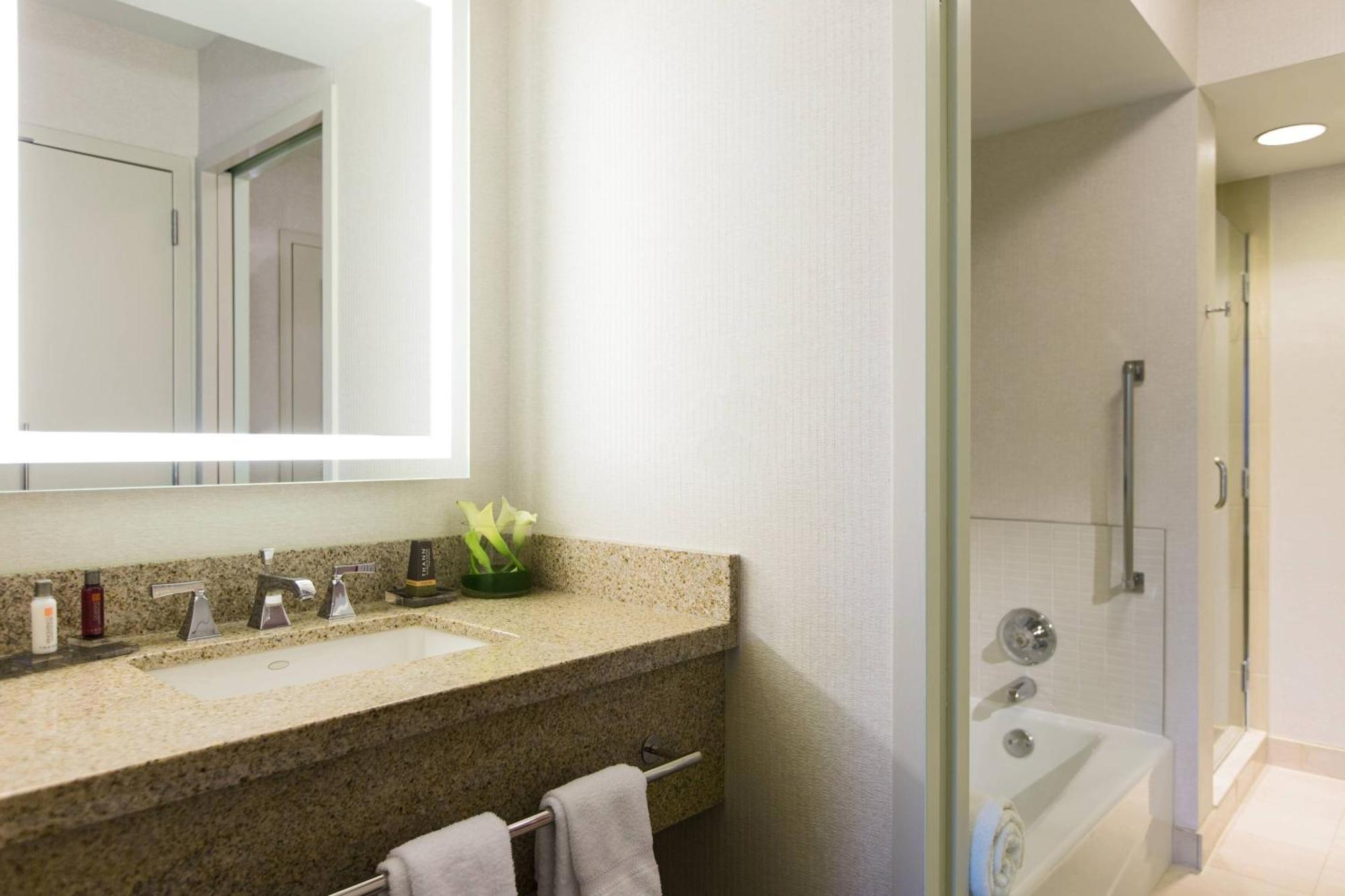 Chicago Marriott Suites O'Hare Rosemont Exteriör bild