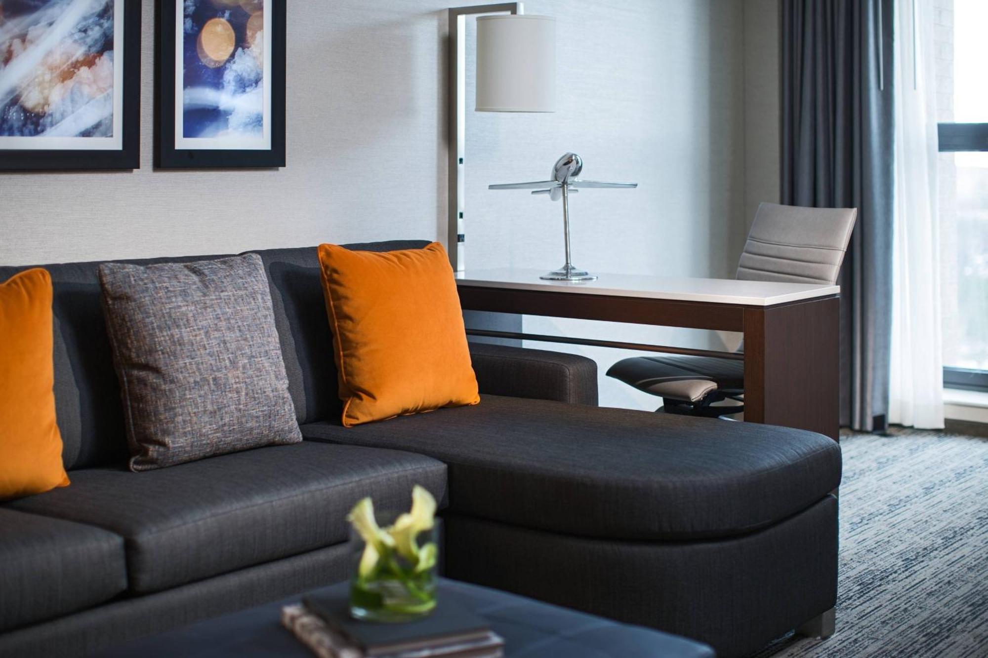 Chicago Marriott Suites O'Hare Rosemont Exteriör bild
